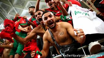 Marokko-Fans feiern emotional im Spiel gegen Portugal