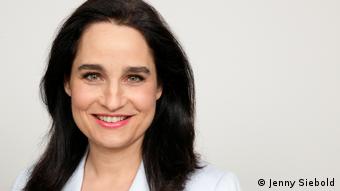 Porträt der Dermatologin und Bestsellerautorin Dr. Yael Adler