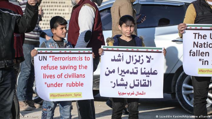 Syrien | Demonstration in Idlib | Kritik an UN Erdbebenhilfe